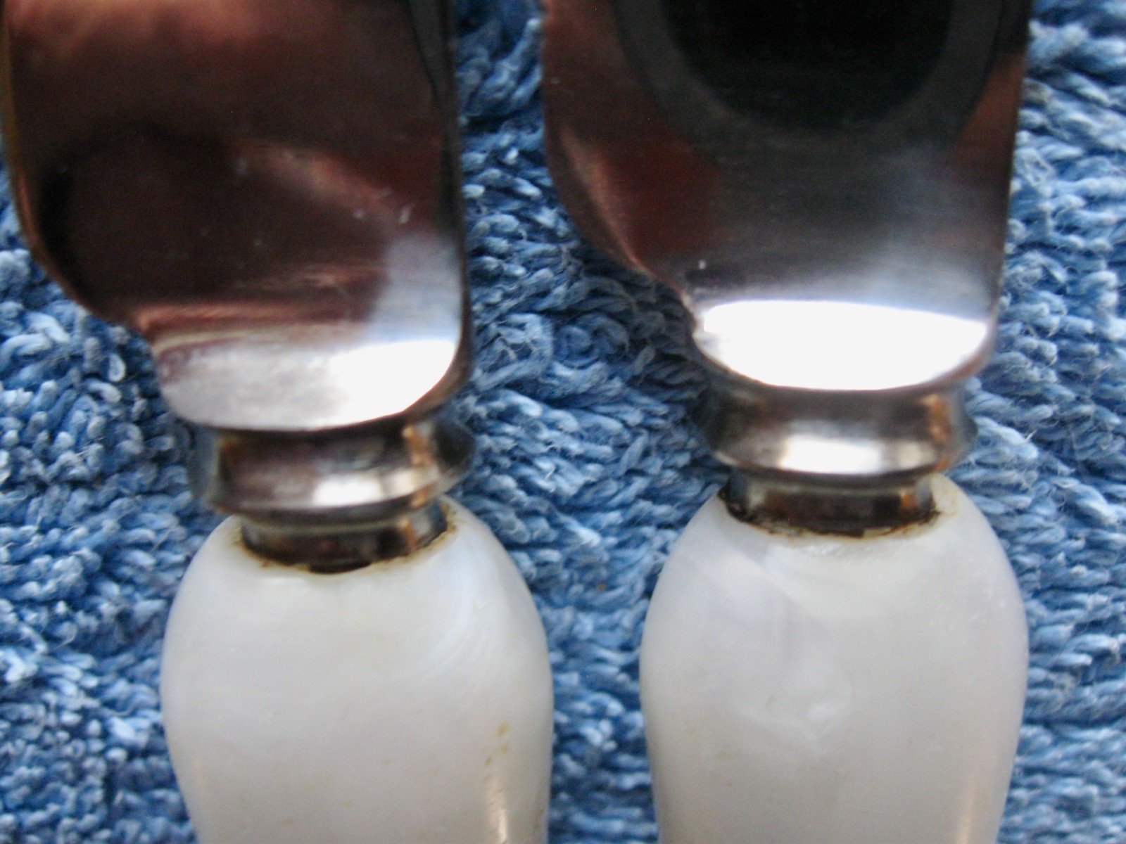 6 Vintage Westall Richardson Stainless Steak Knives White Bakelite Handle 8.5"