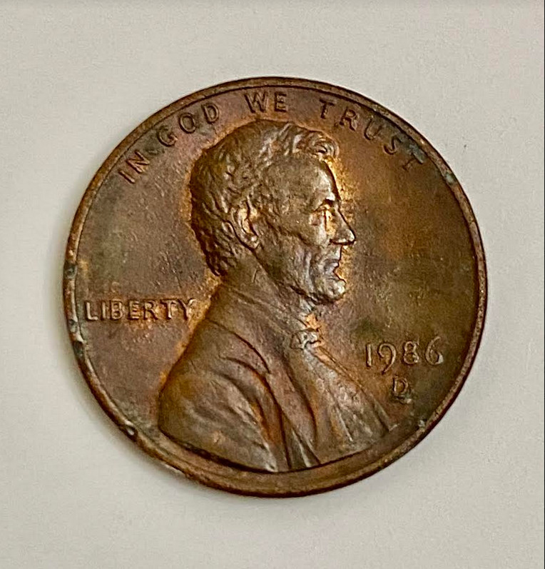ONE CENT LINCOLN PENNY 1986, RIM & D  MINT MARK DAMAGE .