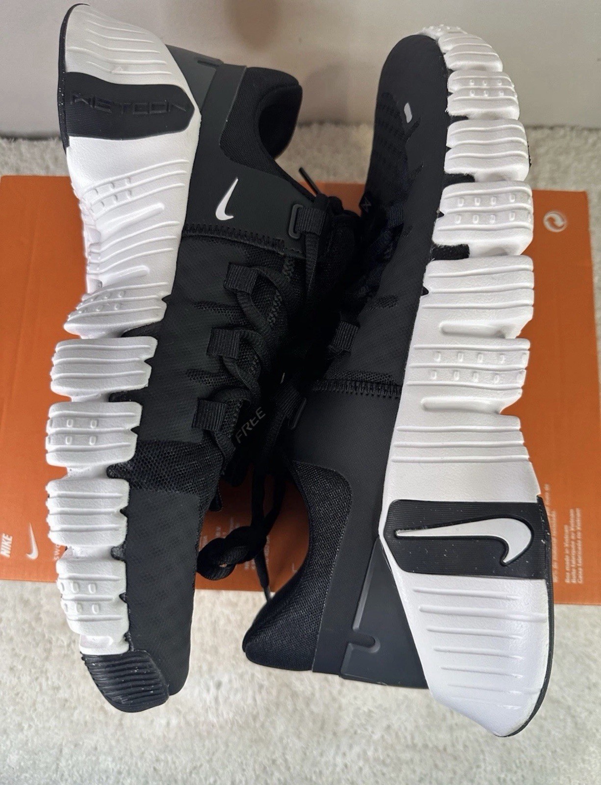 Mens Nike Free Metcon 5 Black/White size 10.5