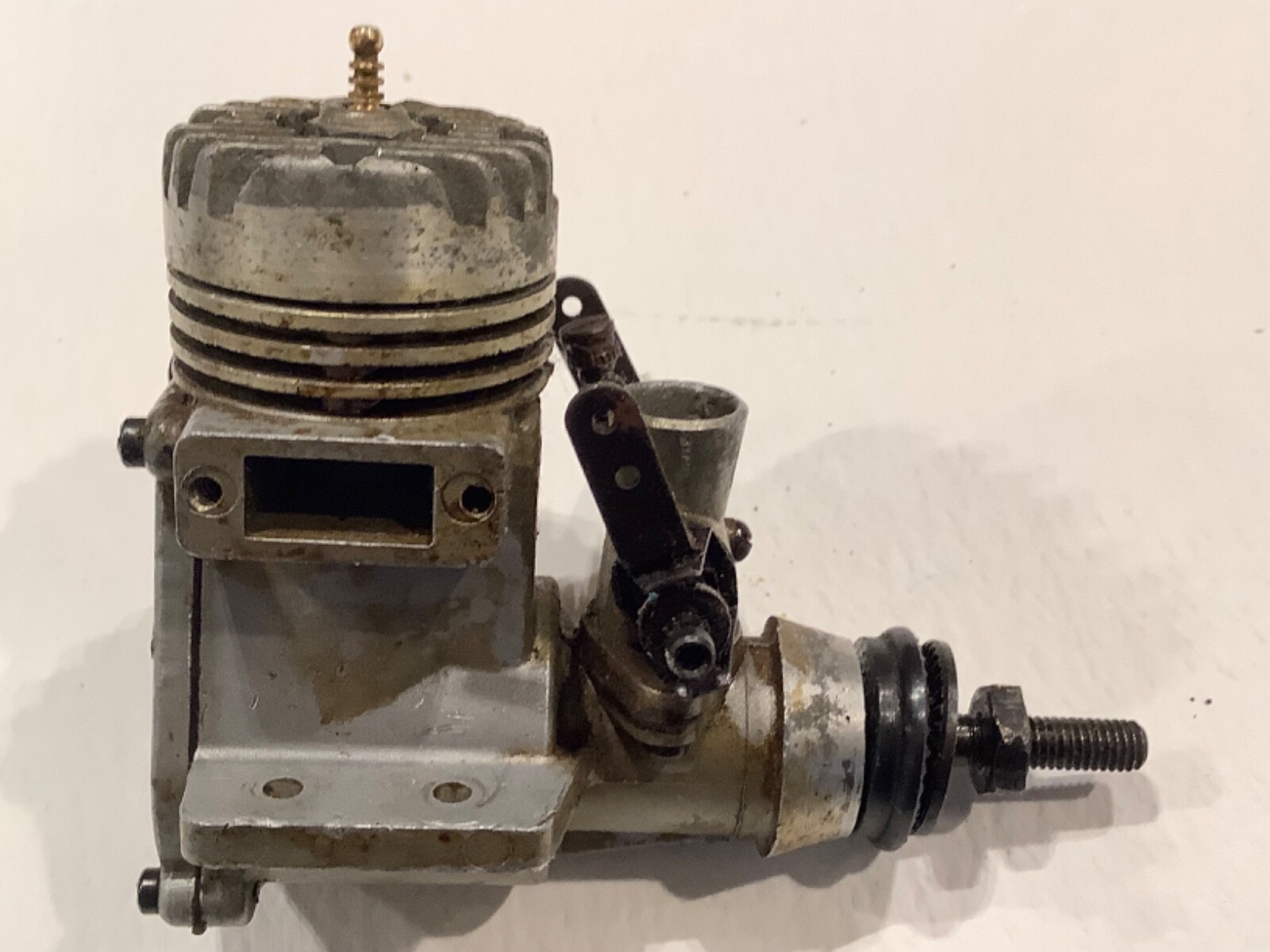 VINTAGE RC 2 STROKE GLOW AIRPLANE ENGINE medium
