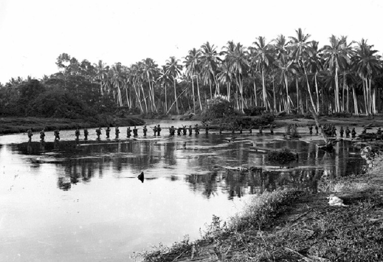 Marines on patrol Guadalcanal 1942 WWII World War 2 Photo 773