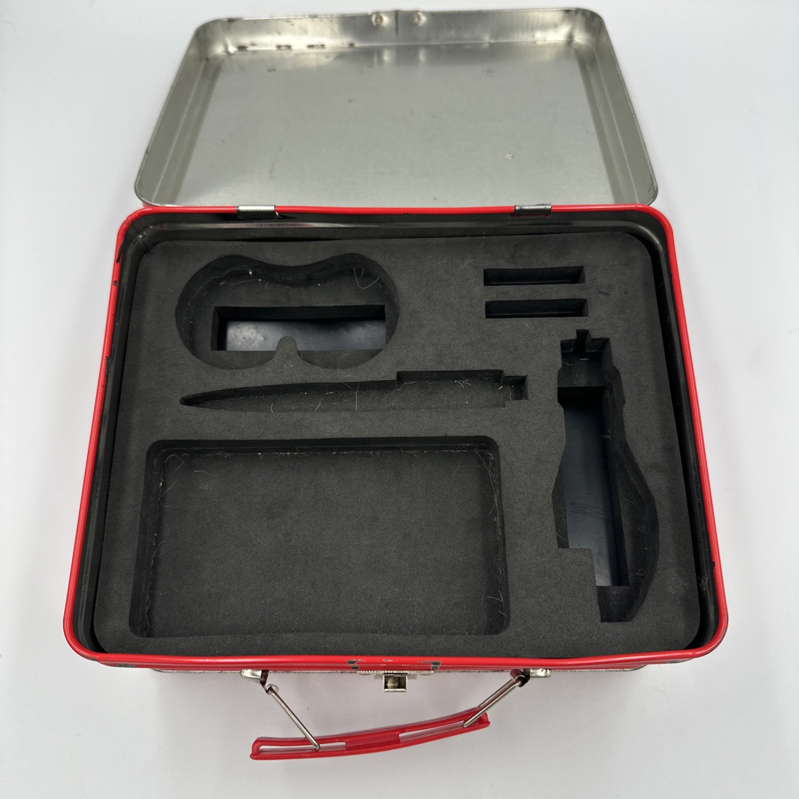 Nintendo DS Lite-Super Mario Bros Starter Accessory Kit-2007 Metal Lunchbox
