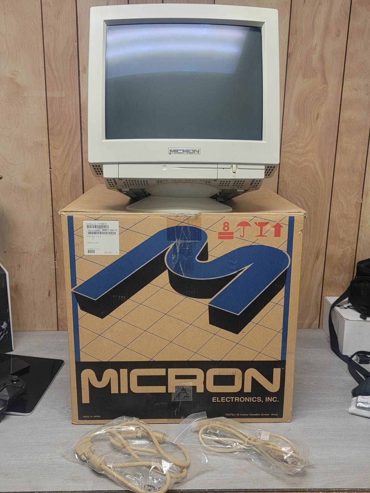 Vintage - MICRON 700fgx CRT MONITOR - Tested Working