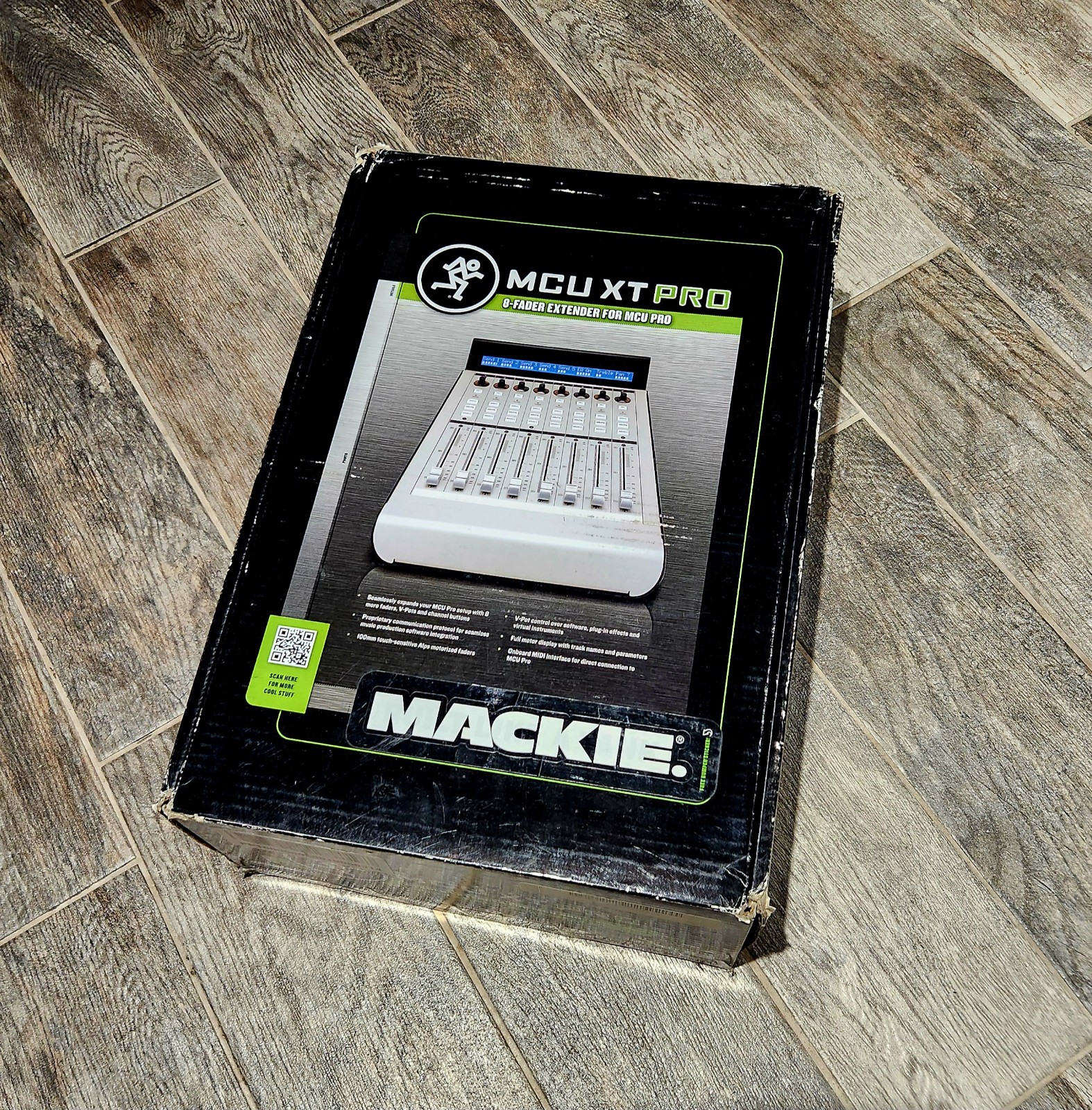 Mackie MCU Pro XT for use with a MCU Pro MIDI controller