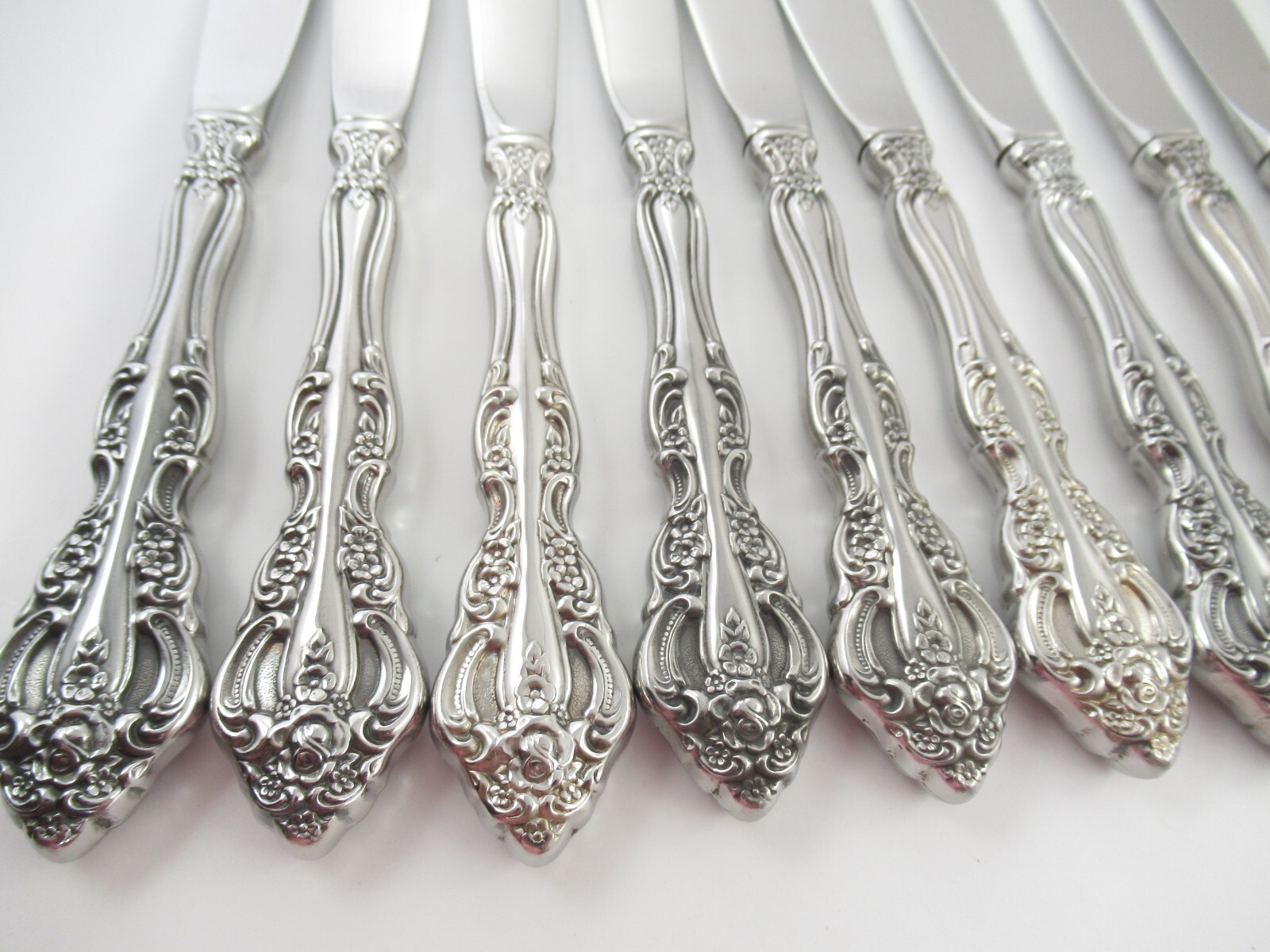 Oneida Heirloom MICHELANGELO 12 Dinner Knives Glossy Stainless Flatware