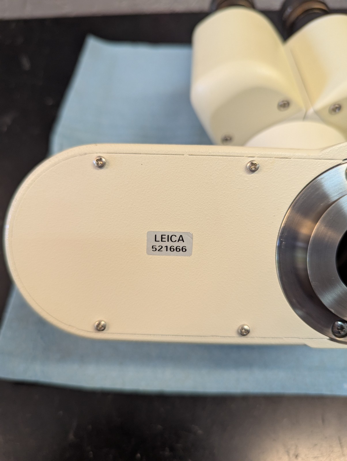 Leica DMIL Trinocular Microscope Head 521666 & 10x/18 Eyepieces