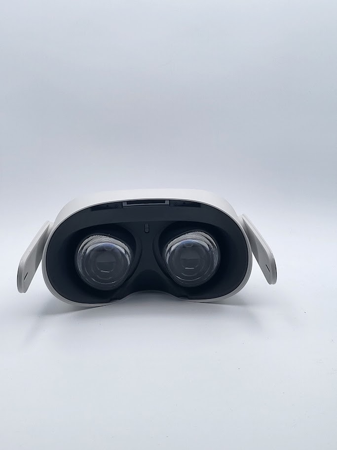 Oculus Quest 2 VR Headset – 128GB – White – Used (Acceptable) – Headset Only