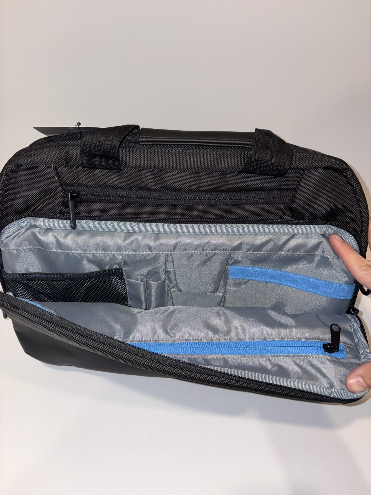 Dell Professional Briefcase For 14” Laptops With Shoulder Strap ( New With Tags)