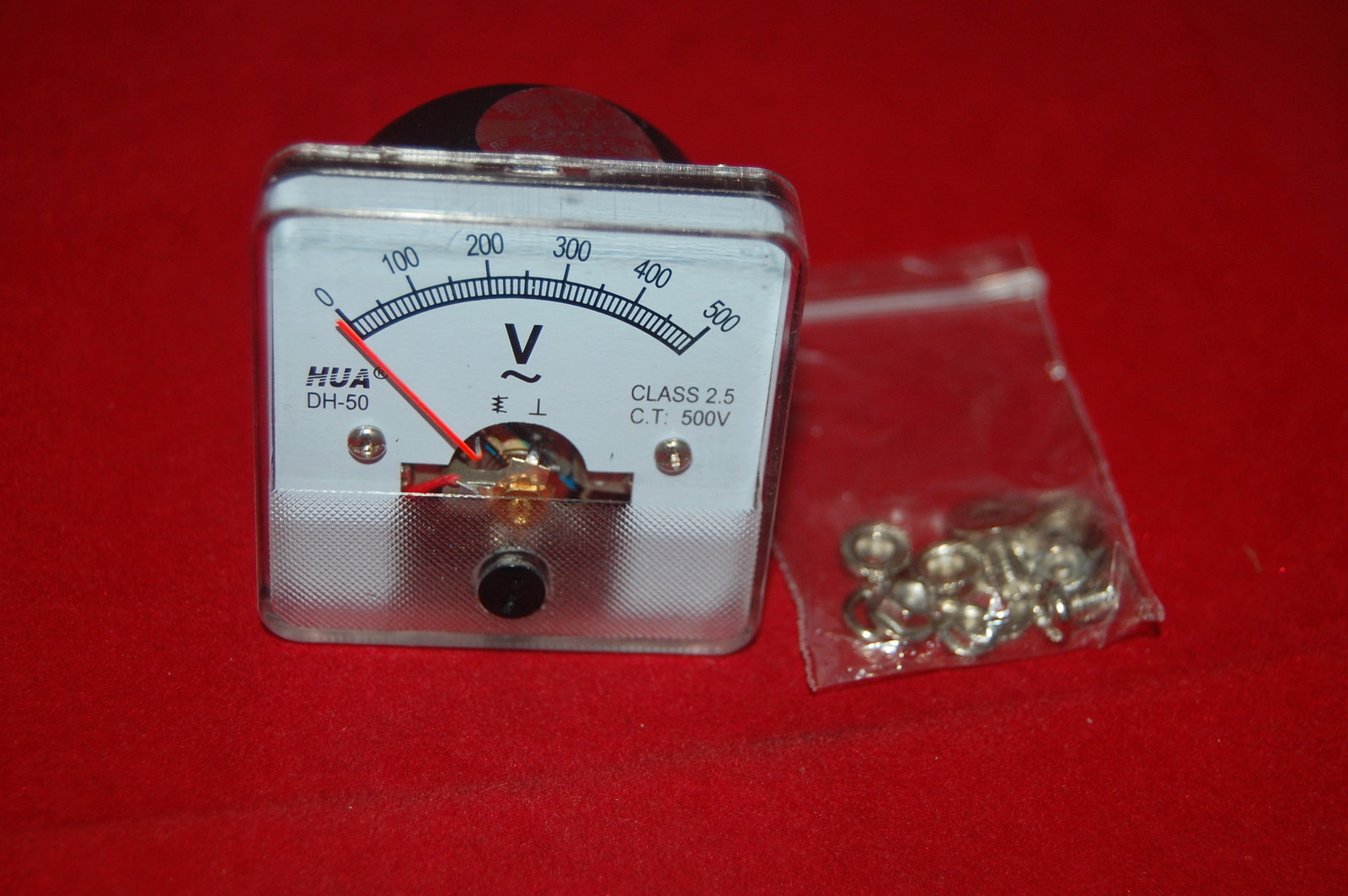 1PC AC 0-500V  Voltmeter Analogue Voltage panel meter 50*50mm directly Connect