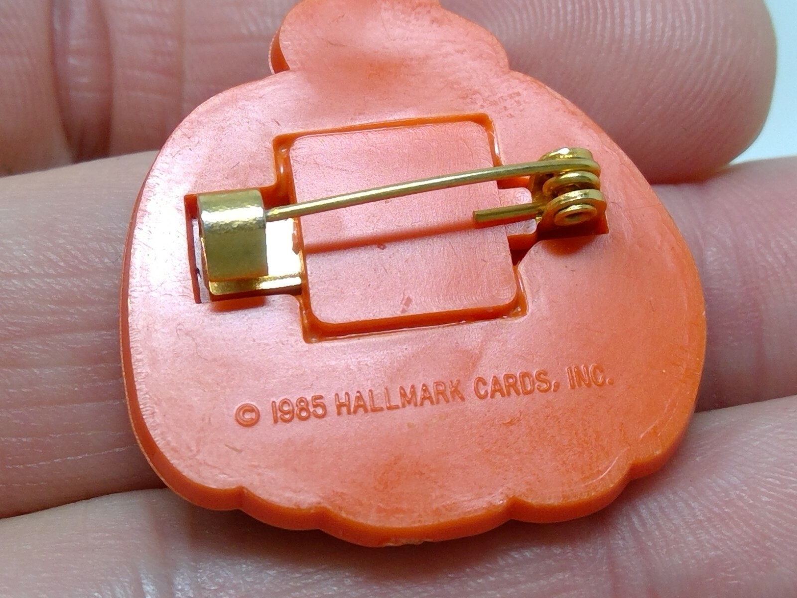 1985 Hallmark Lapel Pin - Glitter & Googly Eye Jack O Lantern Pumpkin
