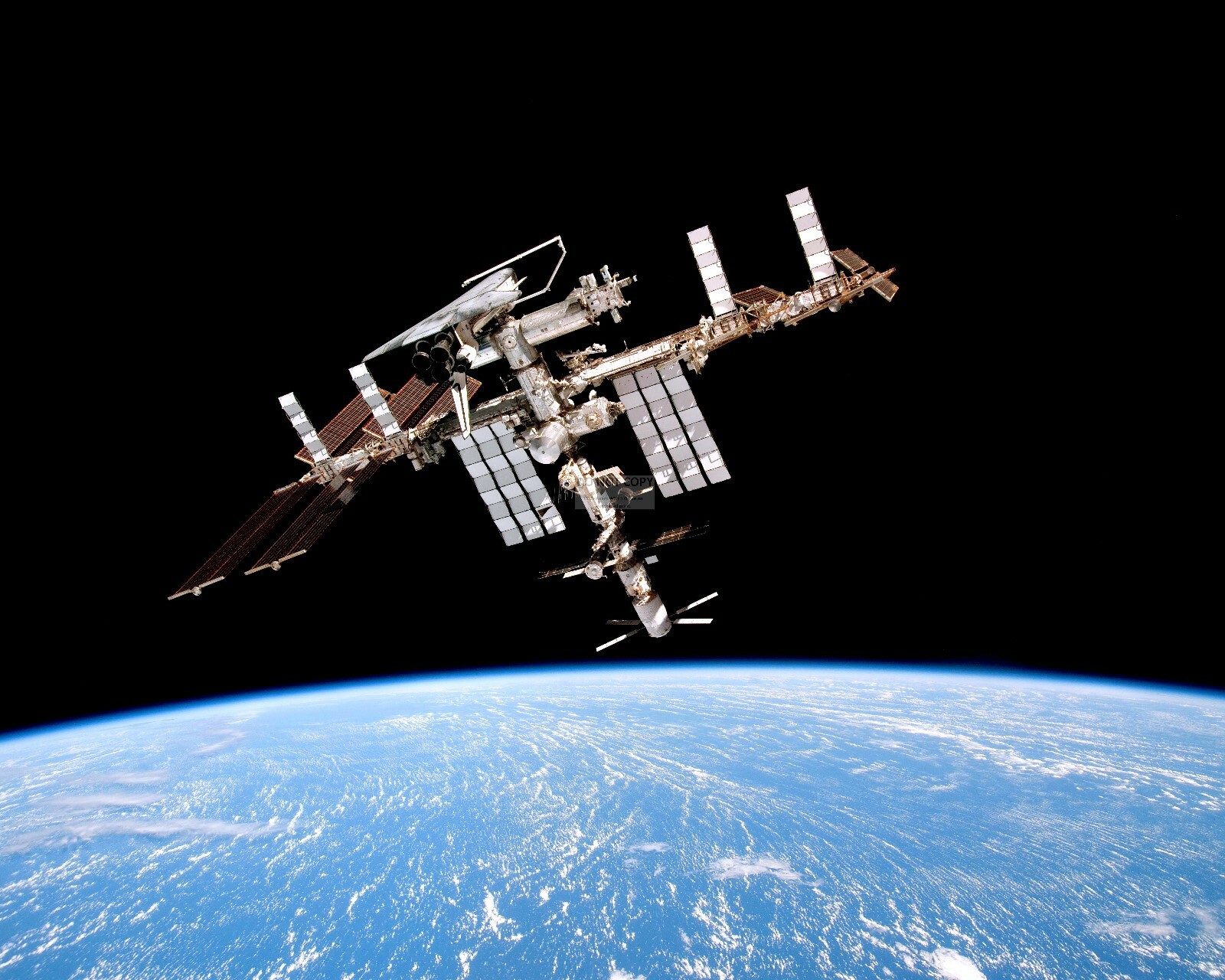 SHUTTLE ENDEAVOUR DOCKED TO INTERNATIONAL SPACE STATION 8X10 NASA PHOTO (DD669)