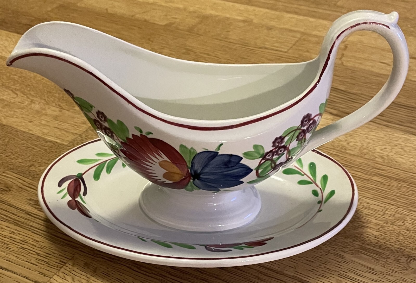 Villeroy & Boch Wallerfangen Spongeware - Gravyboat with attached Underplate
