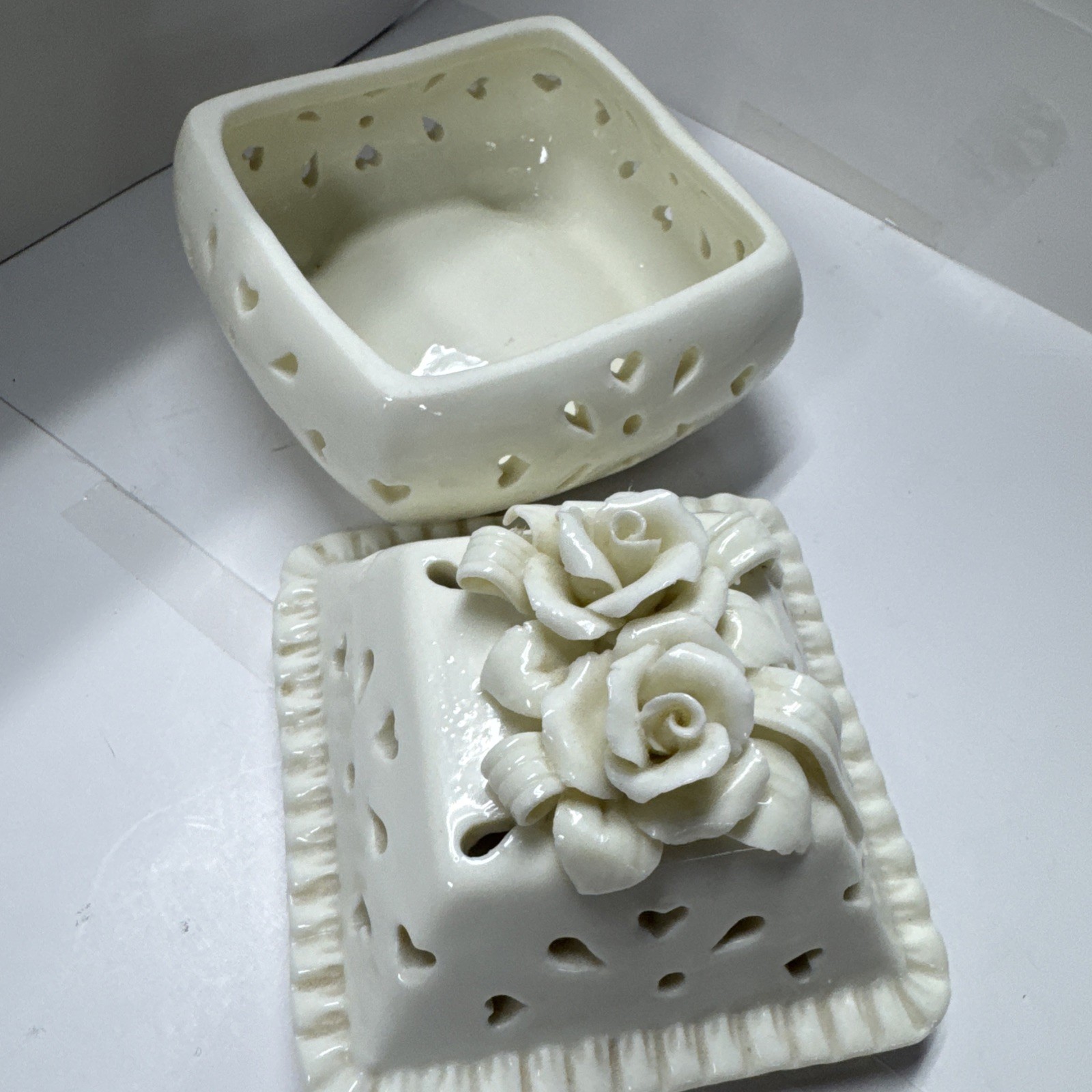 Potpourri Ceramic Cut Trinket box