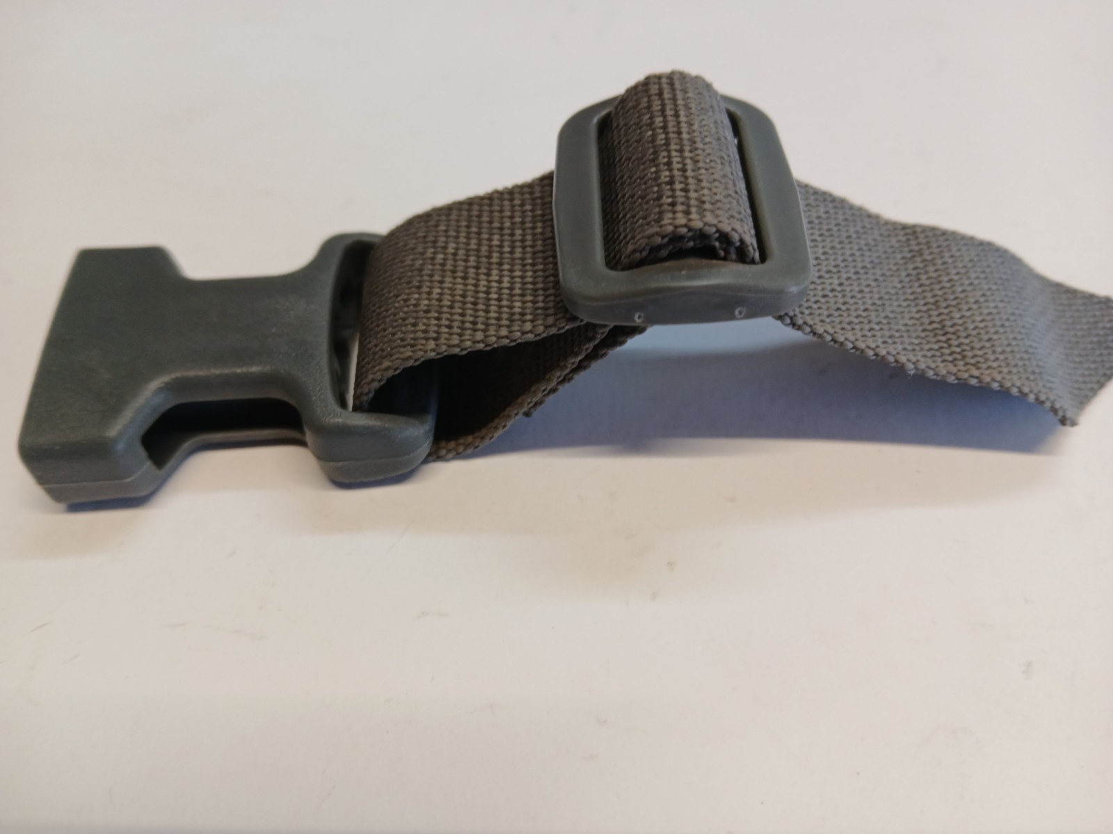 GENUINE US MILITARY REPLACEMENT FEMALE BUCKLE. ARMY GREEN, ADJUSTABLE