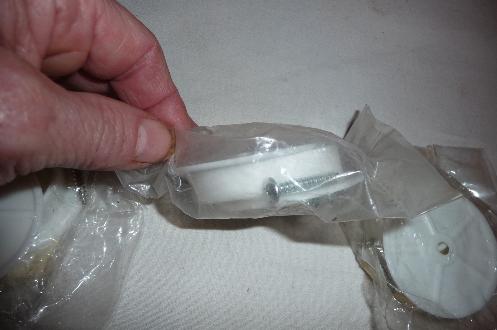 Amerock 6 sets 1 3/8" White Plastic Closet Pole End Bracket Socket Set