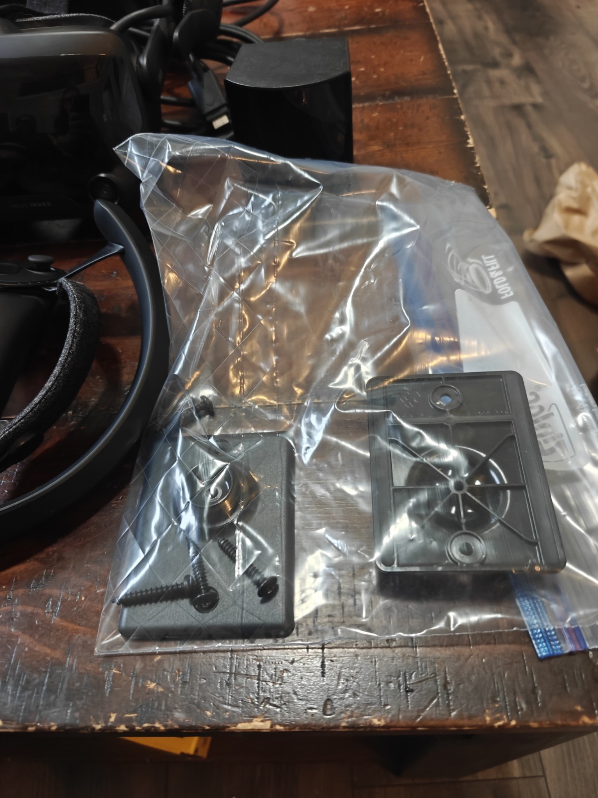 Valve Index VR Headset Full Kit w/ 2.0 Base Stations, Knuckles Controllers