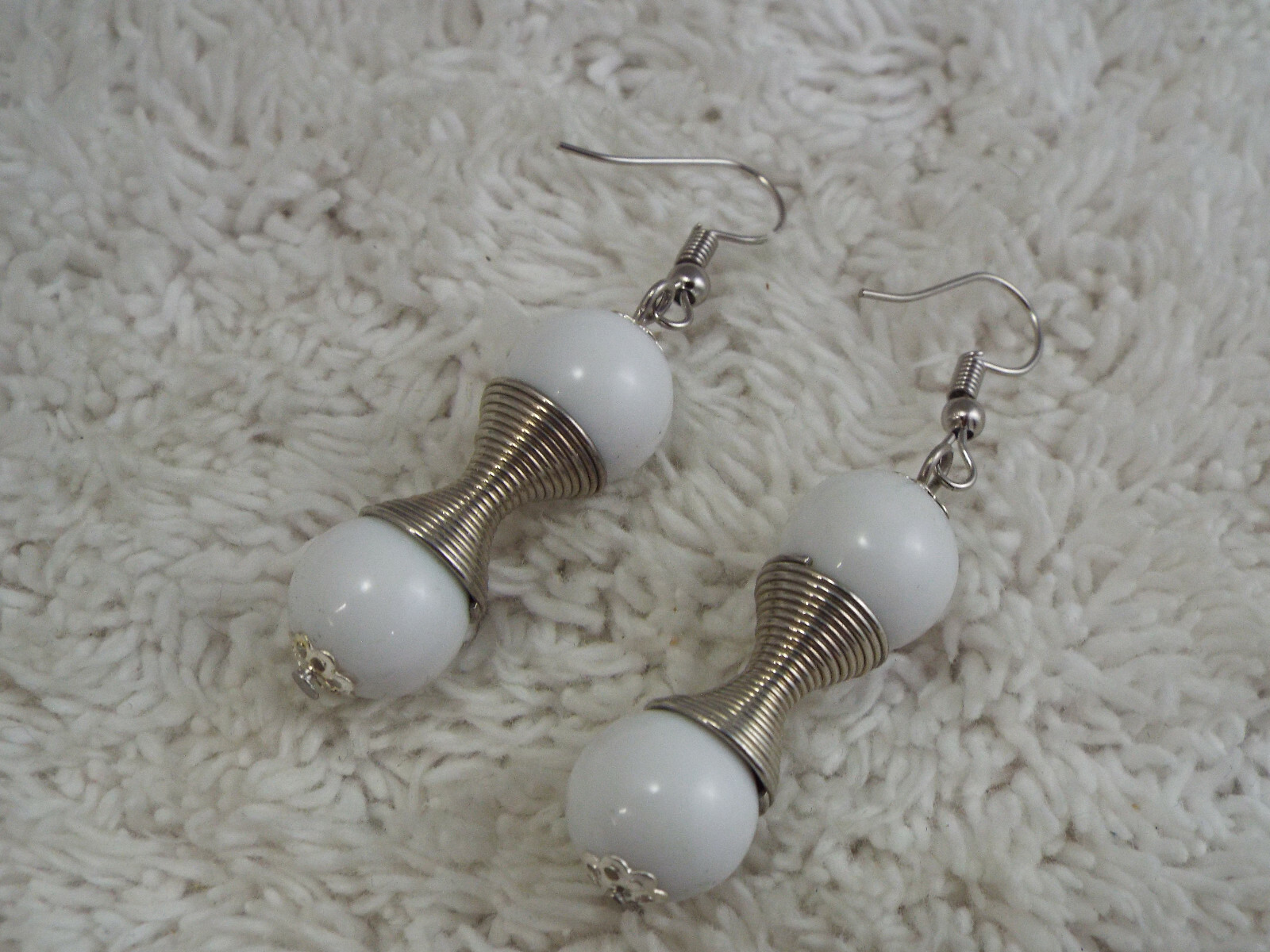 Silvertone White Bead Pierced Earrings (F25)