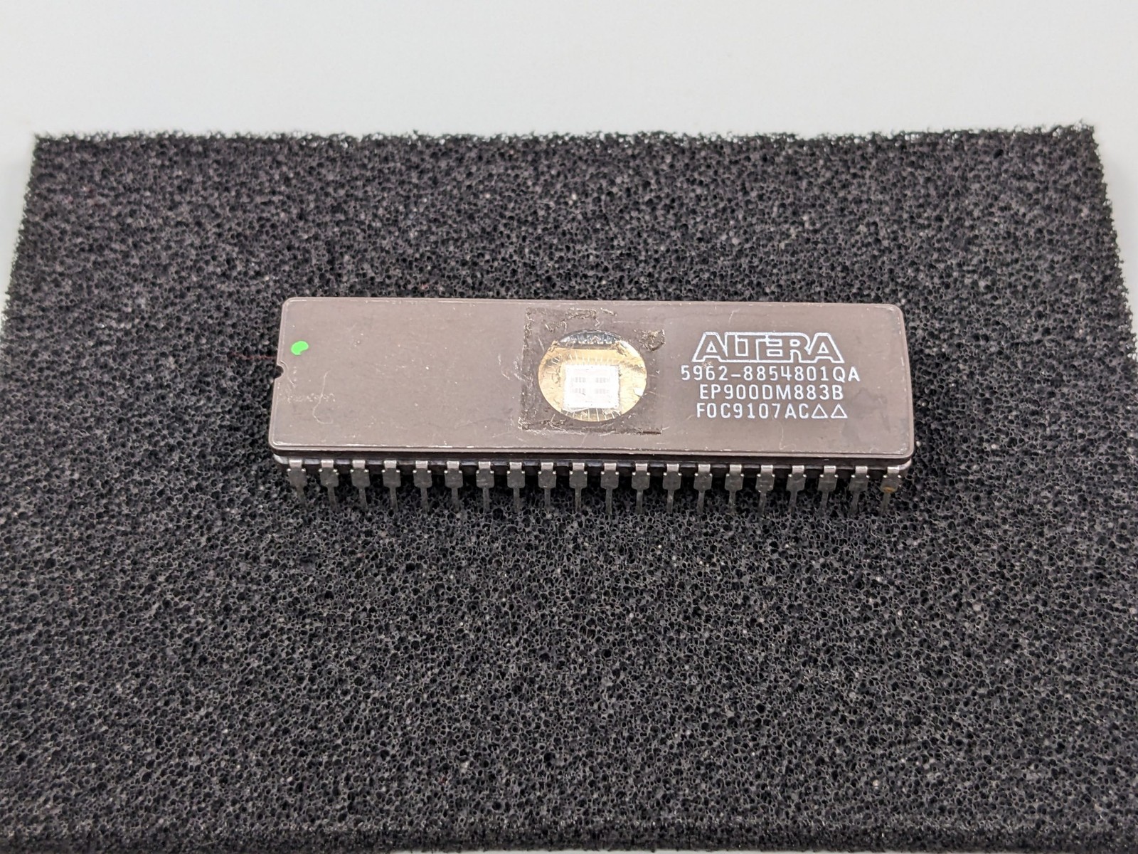 Altera EP900DM883B UV EPLD IC