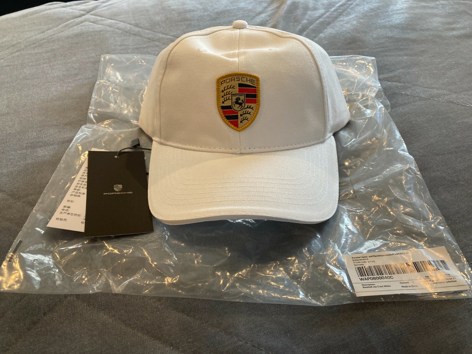 PORSCHE DESIGN DRIVER'S SELECTION 2021 FULL COLOR CRESTED WHITE HAT. NIB.