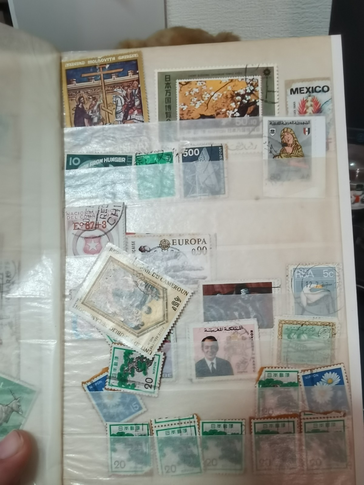 Stamp Collection Stockbook +100 Stamps