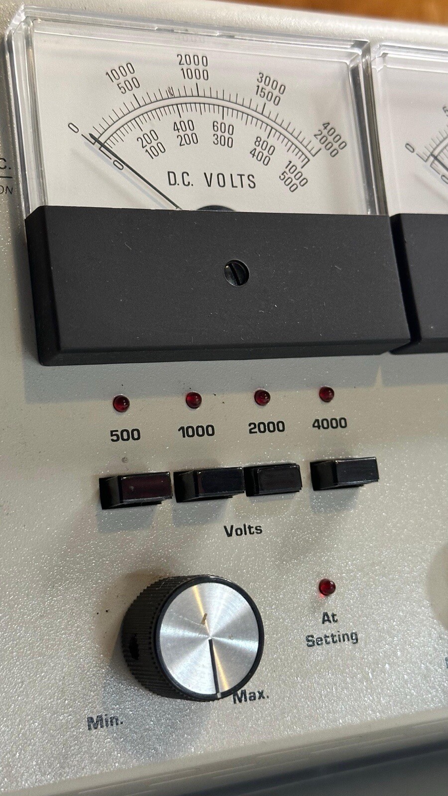 BRL Bethesda Research Labs Model 4000 Electrophoresis Power Supply
