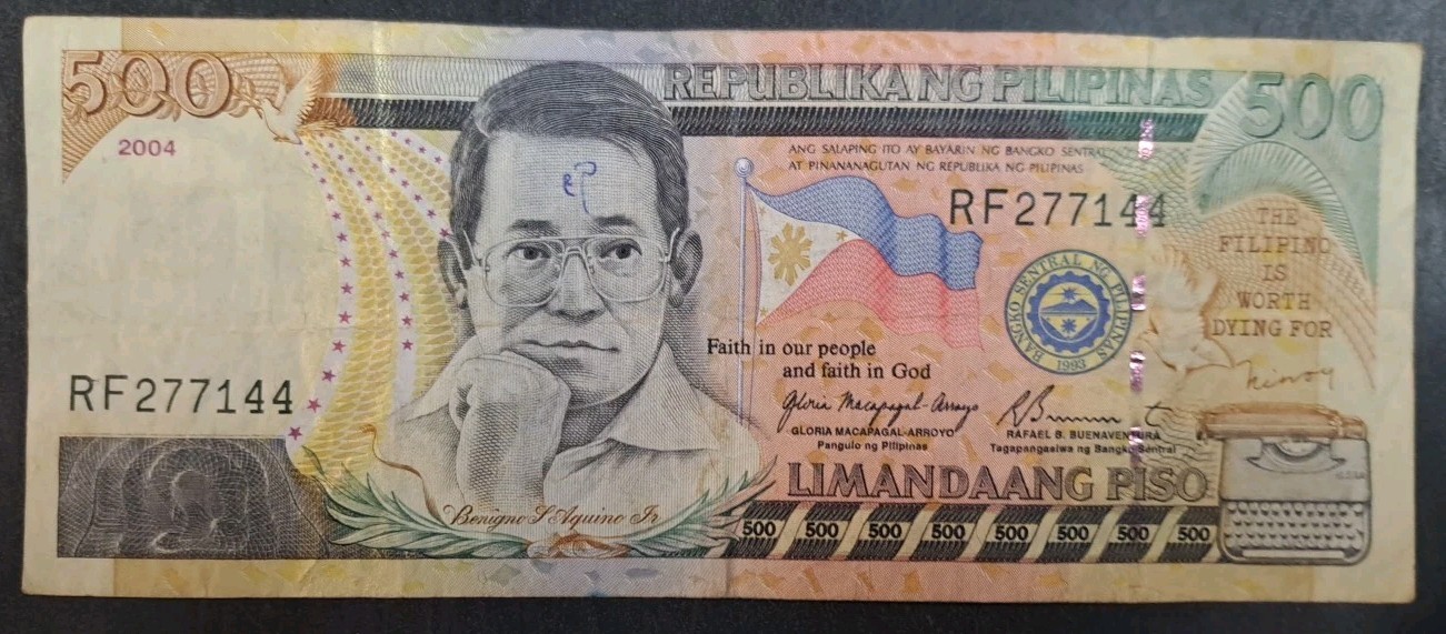 2004 Philippines 500 Piso P196a, RF277144, sigs Macapagal-Arroyo & Buenaventura.