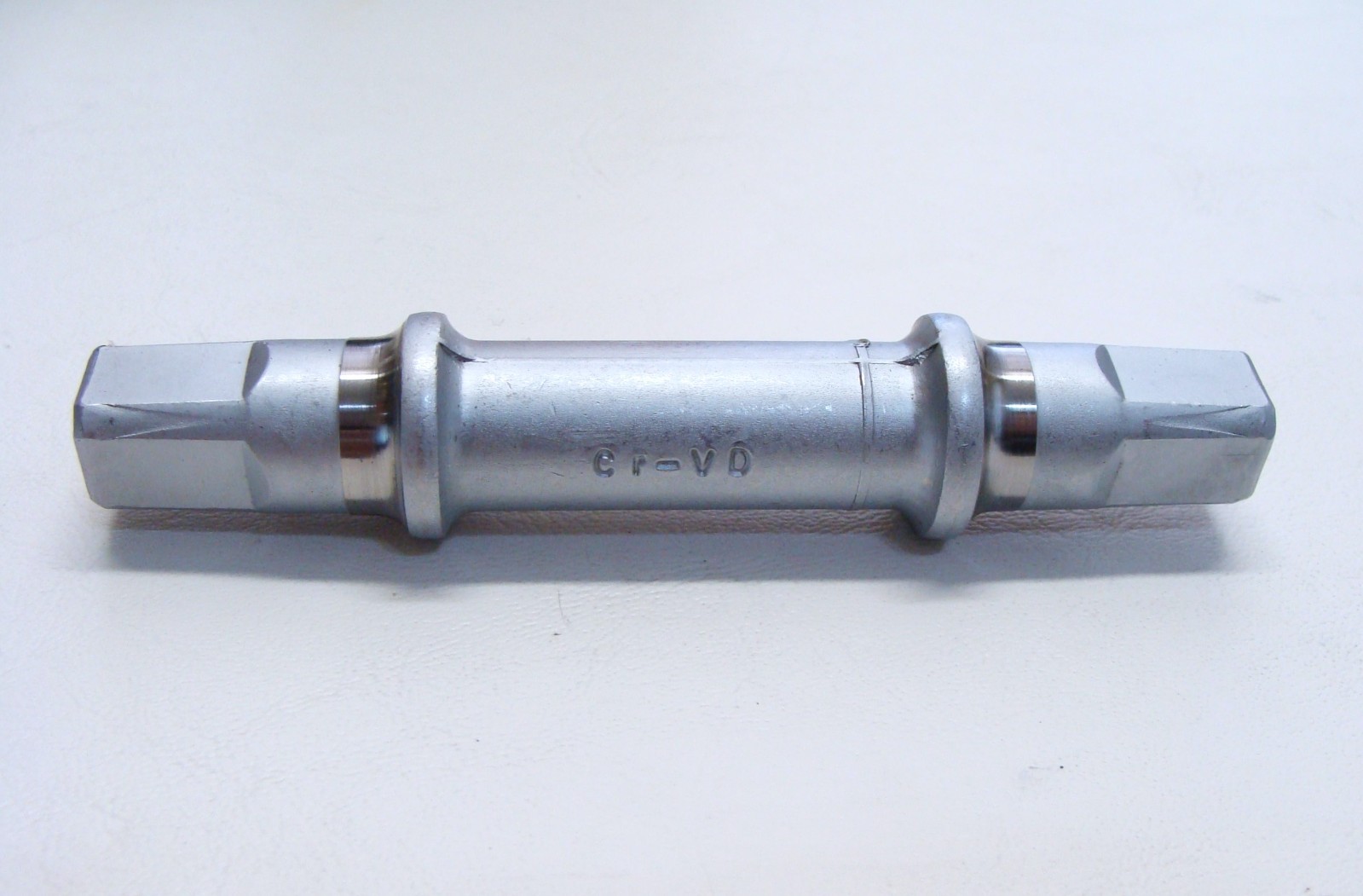 ~ NOS YST Road Bike CroMo Three Piece Bottom Bracket Axle Spindle 113.5mm 3J ~