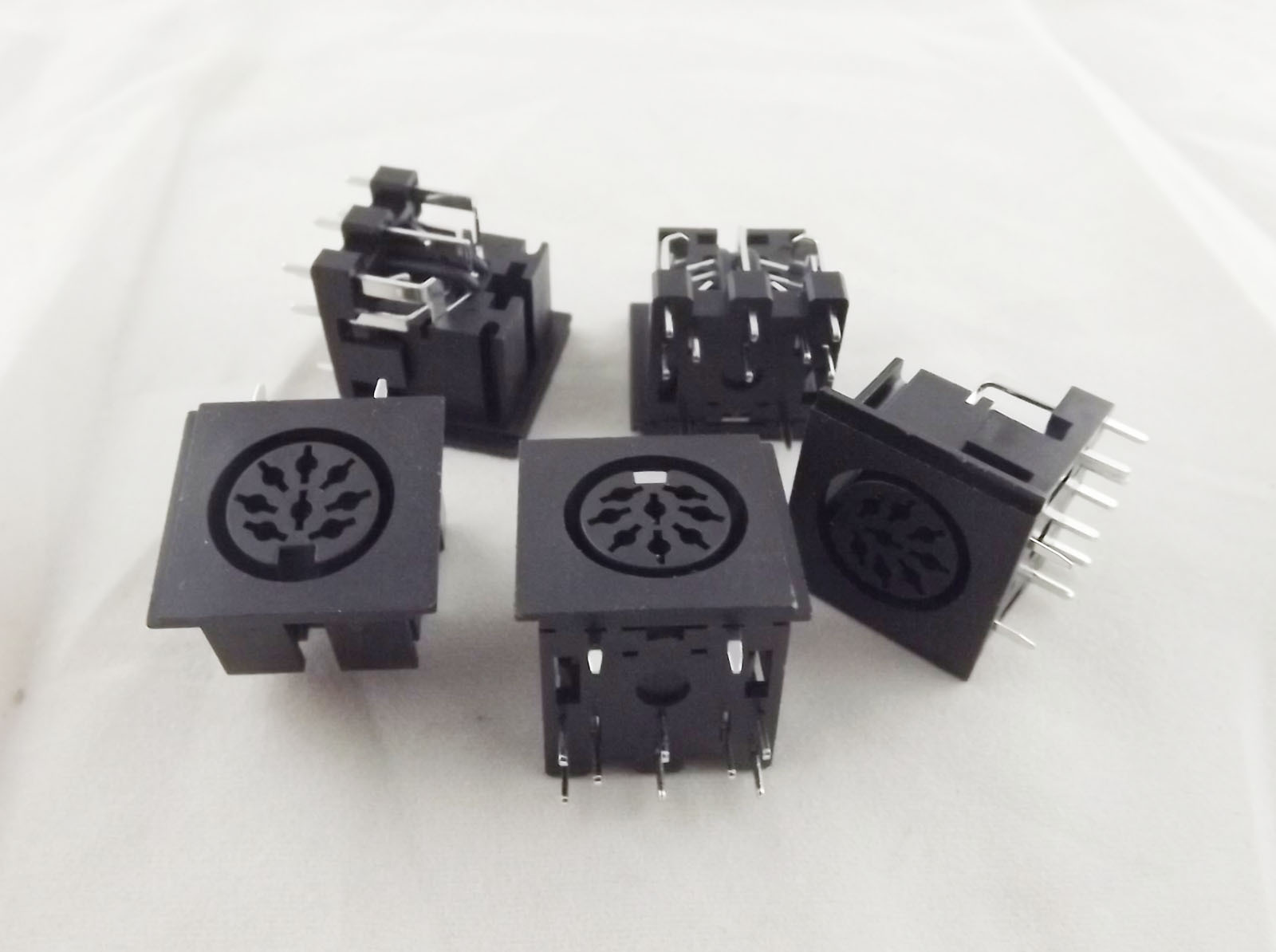 1pcs DIN 8 Pin Circular Jack Female Panel Mount PCB Mount Connector Adapter