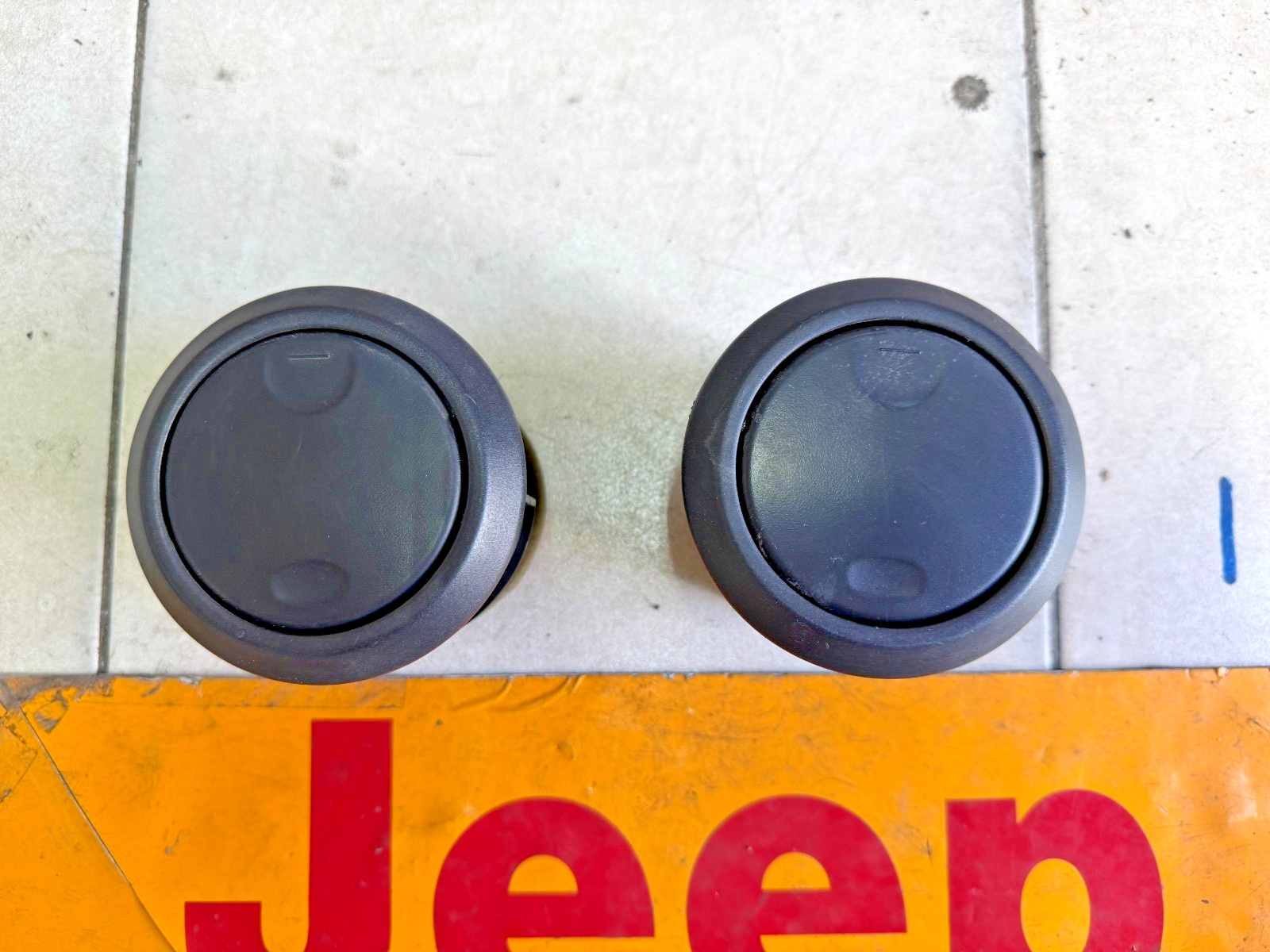 2007 2010 JEEP WRANGLER JK JKU DASH CENTER AIR VENT VENTS OEM 5KL74TRMAA