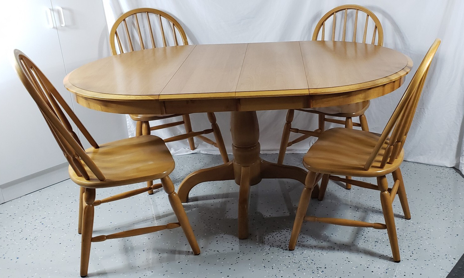 Solid Oak Oval Table w/4 Chairs & 2 Leaves Cochrane Amer‑Silhouette Local Pickup