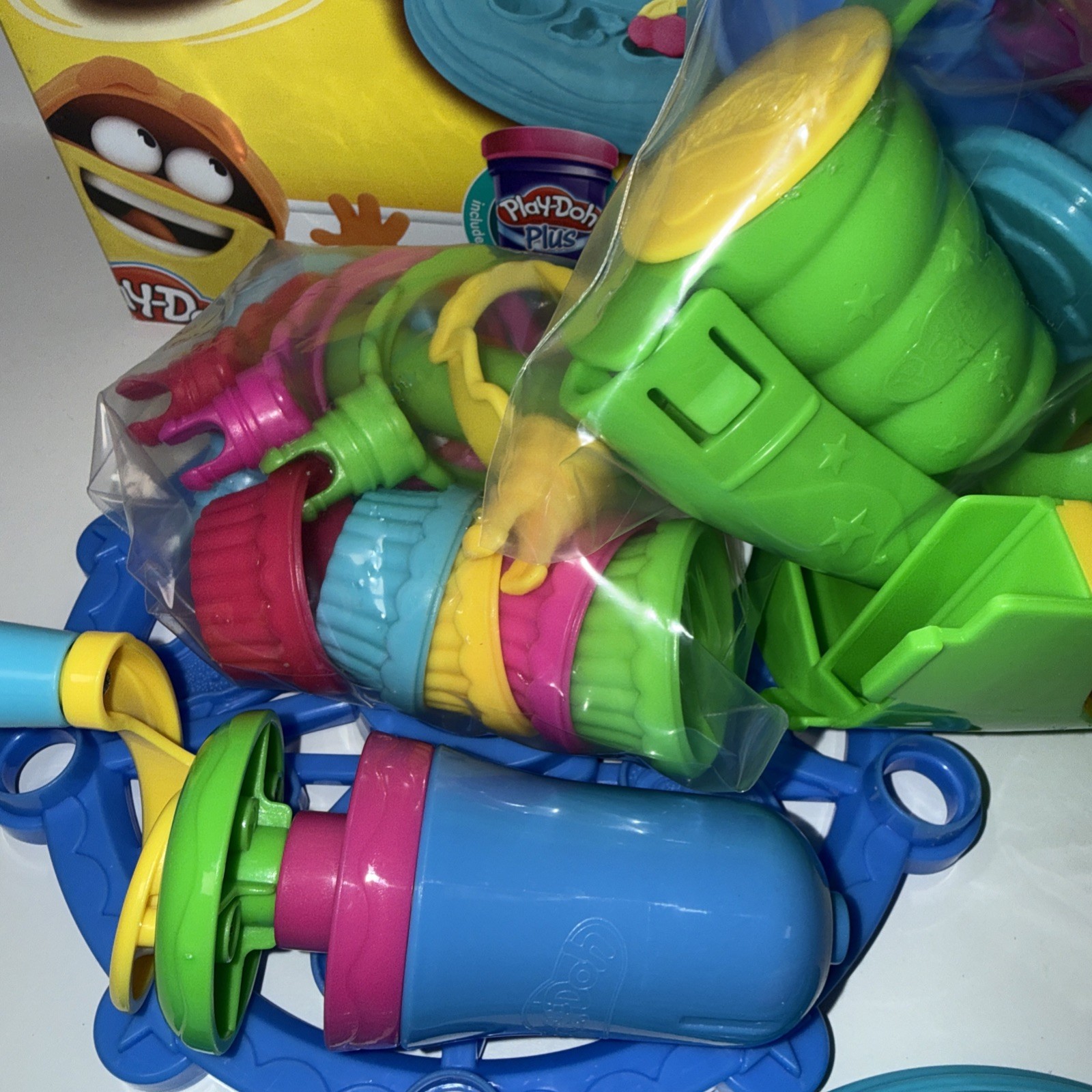 Play-Doh Cupcake Celebration Set Discontinued Design VGUC With Box