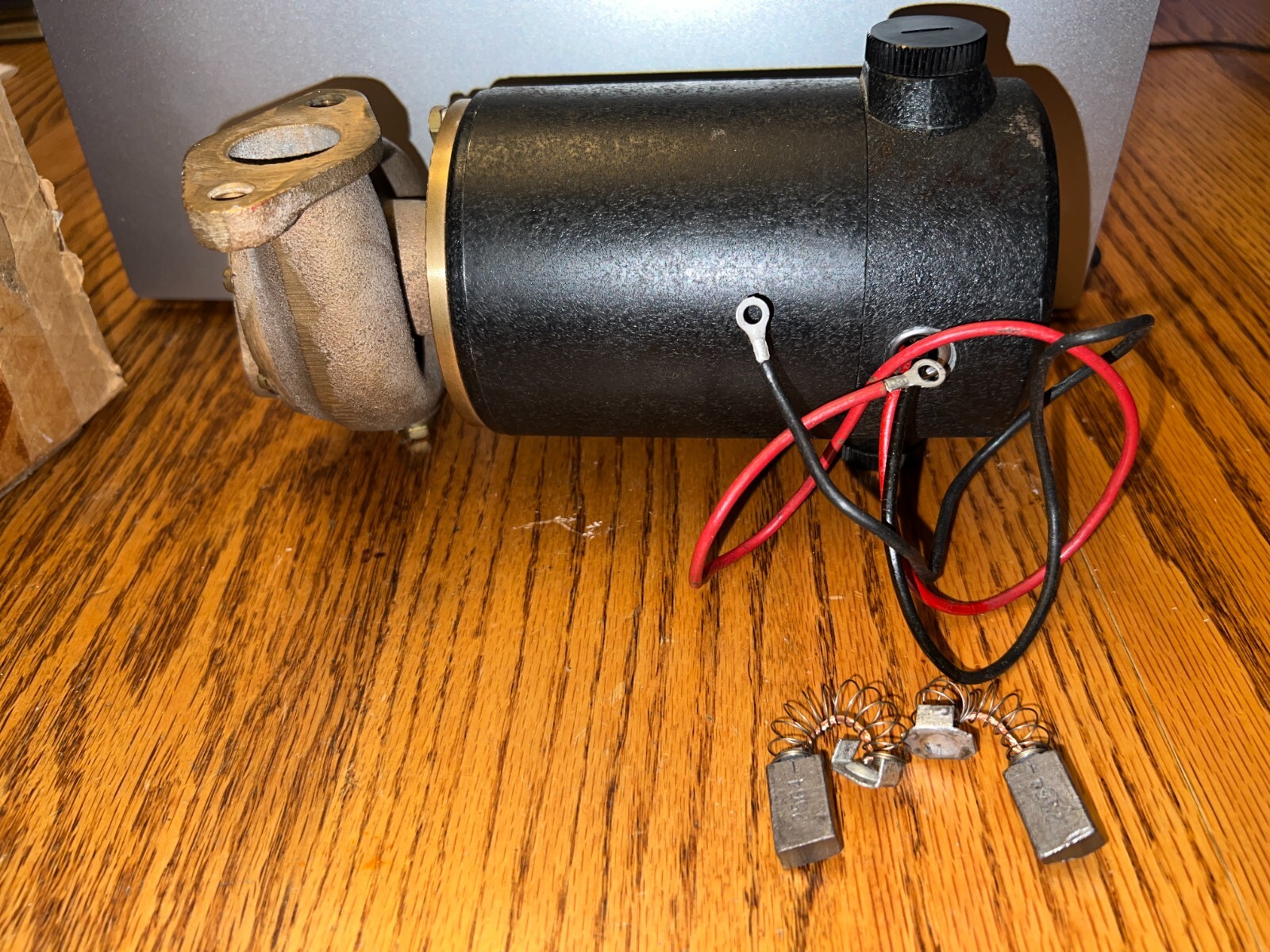 MP Pumps Inc 3452 Detroit Michigan Universal Electric Co 44-018 13.5 V 3000 RPM