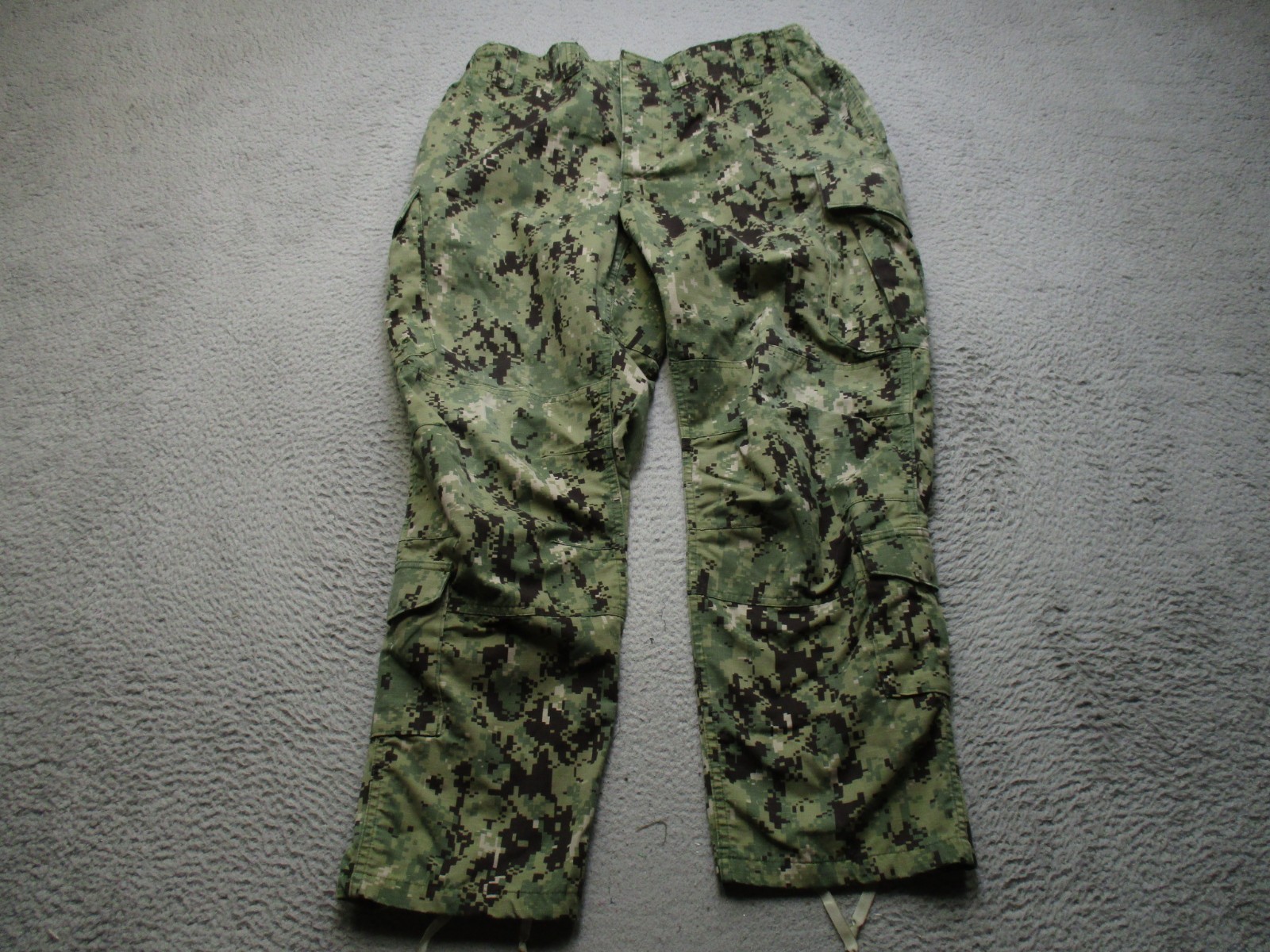 U.S. Navy Pants Large Short Working Uniform Type III NWU Seals Military Camo