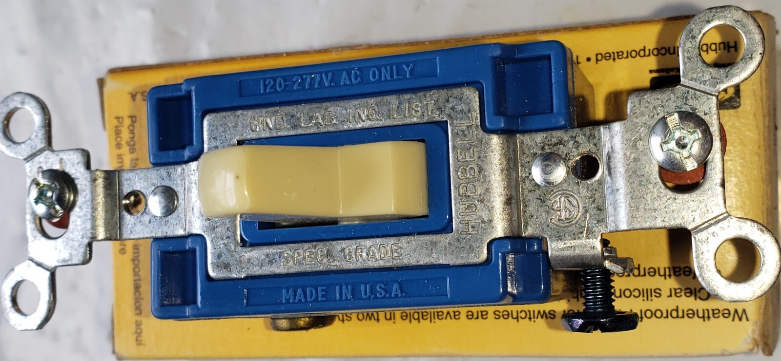 Hubbell CS12031 Three Way Toggle Switch 15A 120v-227v