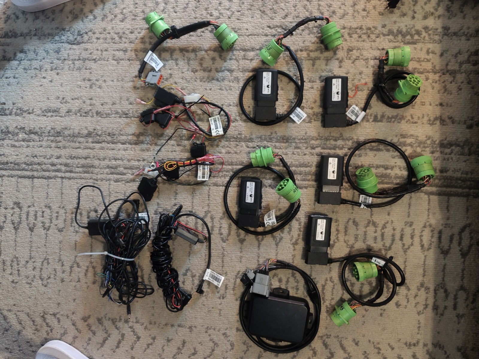 Geotab Fleet Tracker Bundle – 5x GO9 + 1x GR9 (6 Units w/ Harnesses) + 4...