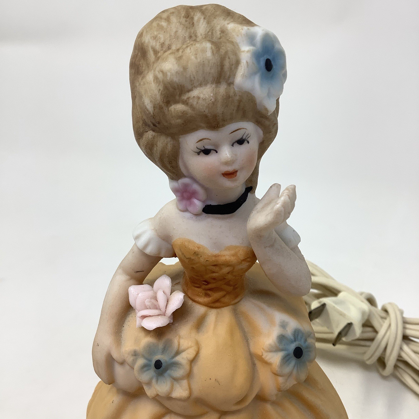Vintage Victorian-style Lamp/ Nightlight