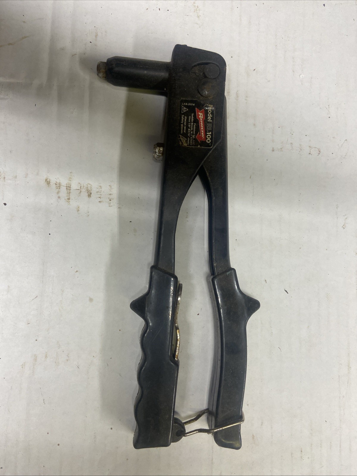 Arrow RL100 1/8" & 3/16" Rivet Tool