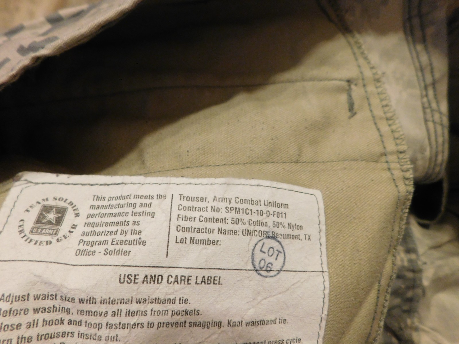 US ARMY ACU PANTS SIZE MEDIUM - REGULAR