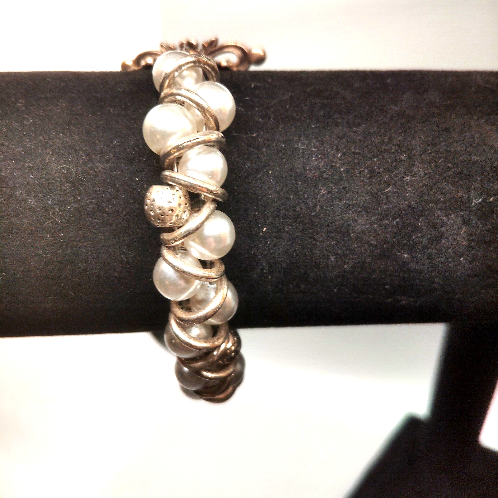 Handcrafted Bracelet White Beads, Silver-tone Fretwork Beads, Rings Deco Clasp