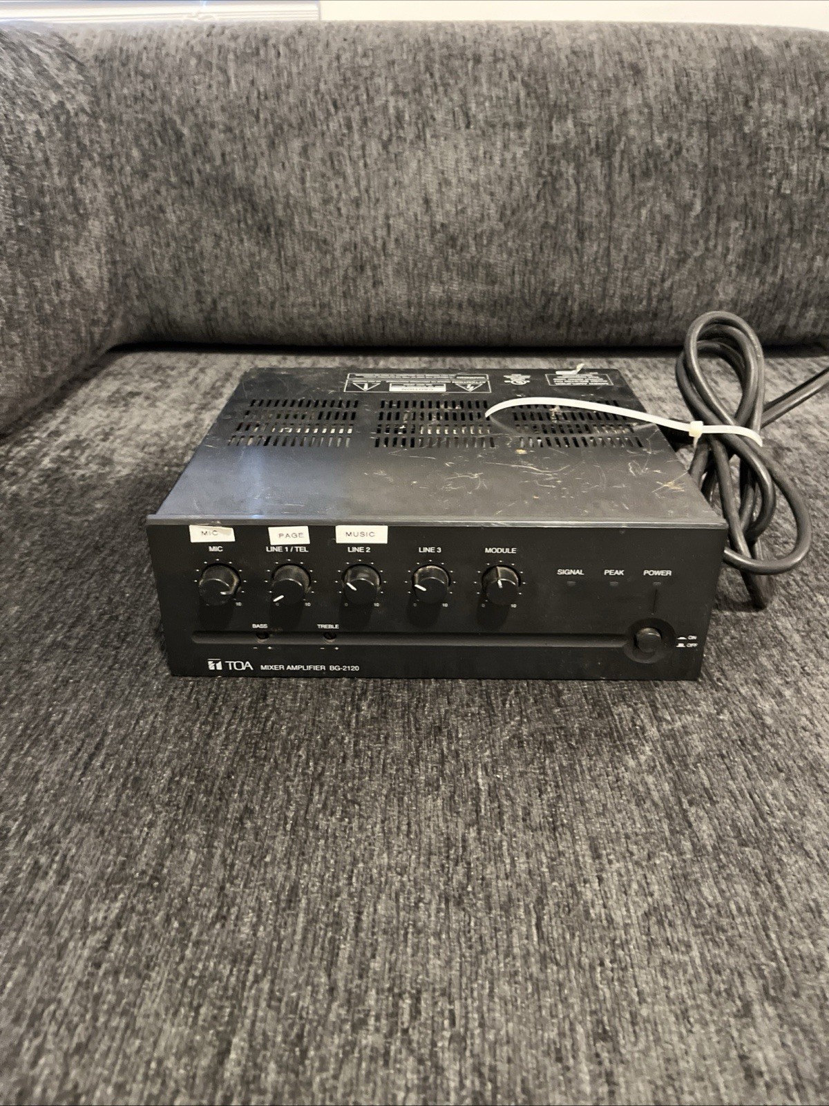 TOA Power Amplifier BG-2120 5 input- 120 Watt- 70 Volt Mixer/Amplifier Powers On