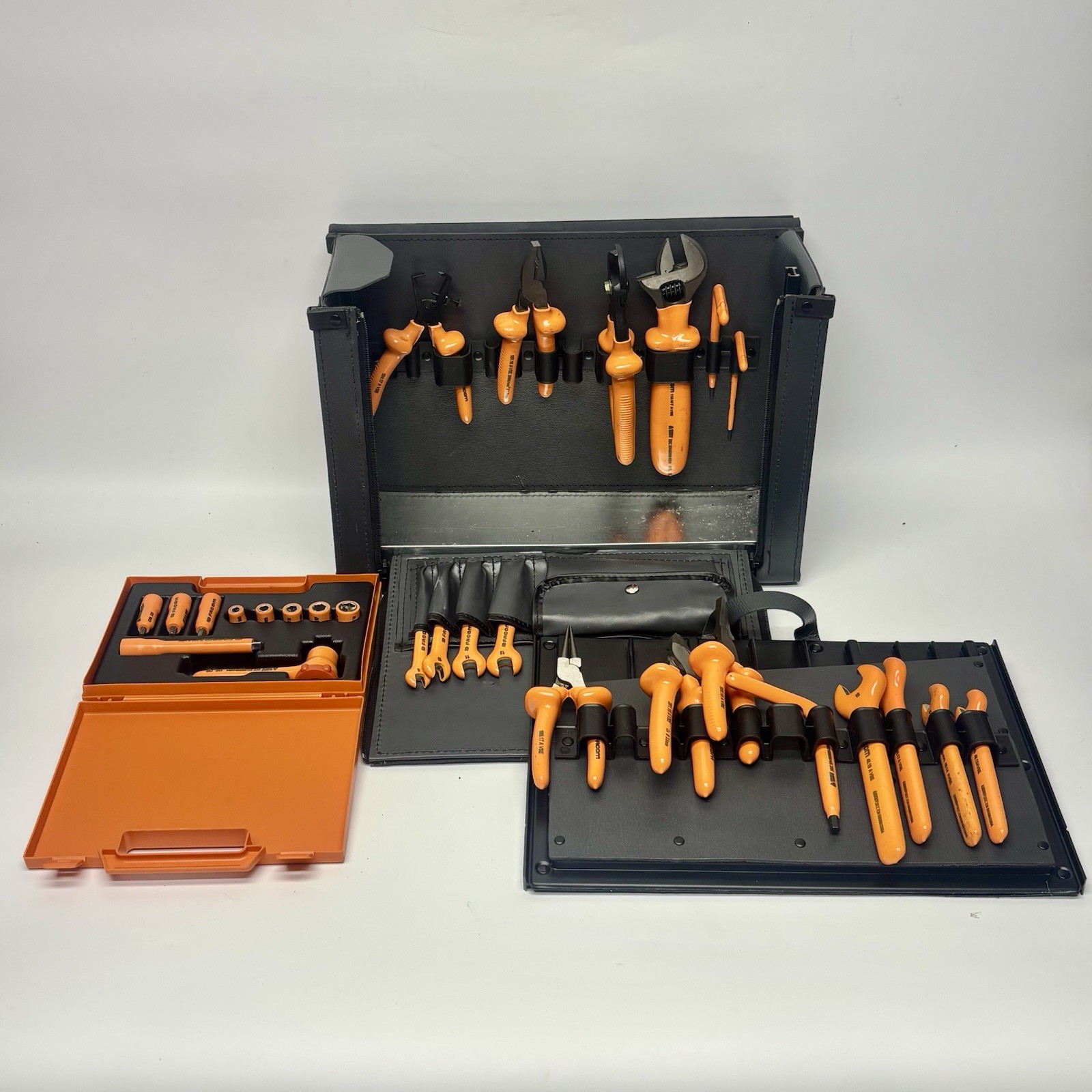 Facom 1000v VSE VE Insulated 28pc Tool Set R.400 AVSE W/ BV.7A Leather Case