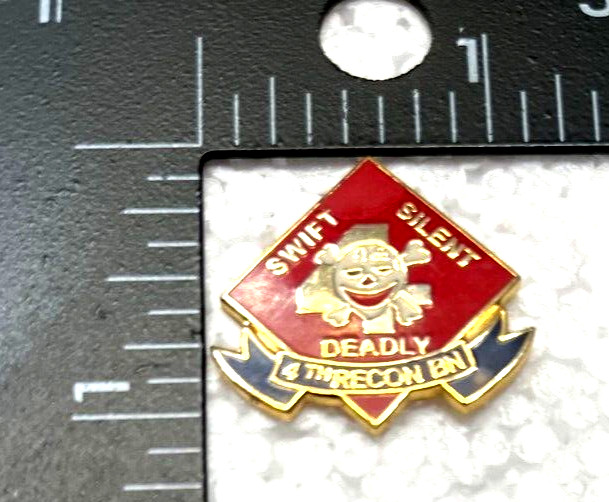 U.S. MARINE CORPS 4th RECON BN SWIFT SILENT DEADLY HAT & LAPEL PIN  (P-89) USMC