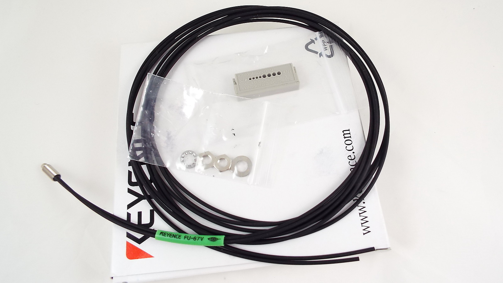 1PC New FU67V Fiber Optic Sensor In Box FU-67V