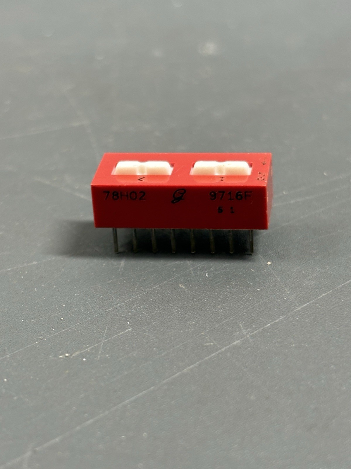 7x 2-Position DIP Switch PCB Through Hole Red