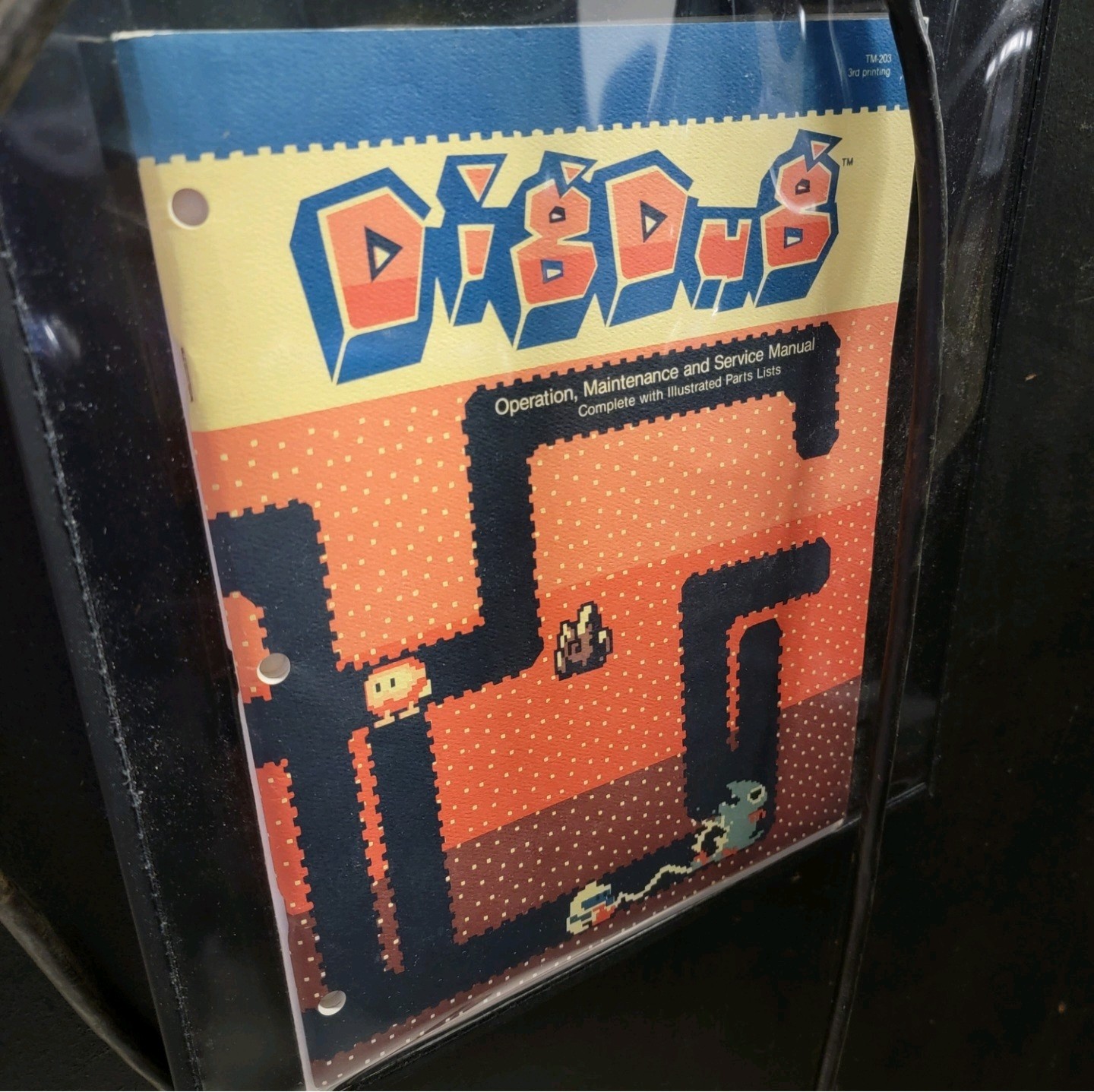 WORKING ORIGINAL - DIG DUG CLASSIC ARCADE GAME STAND UP MACHINE by ATARI 1980's