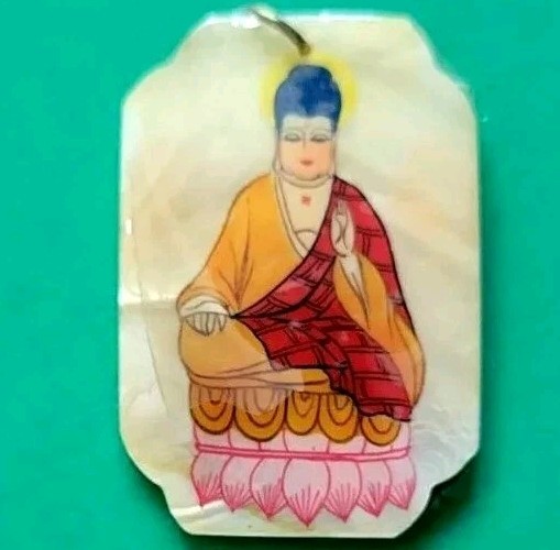Natural Shell Asian Figurine Charm Charm Hand Painted Delicate Sealed