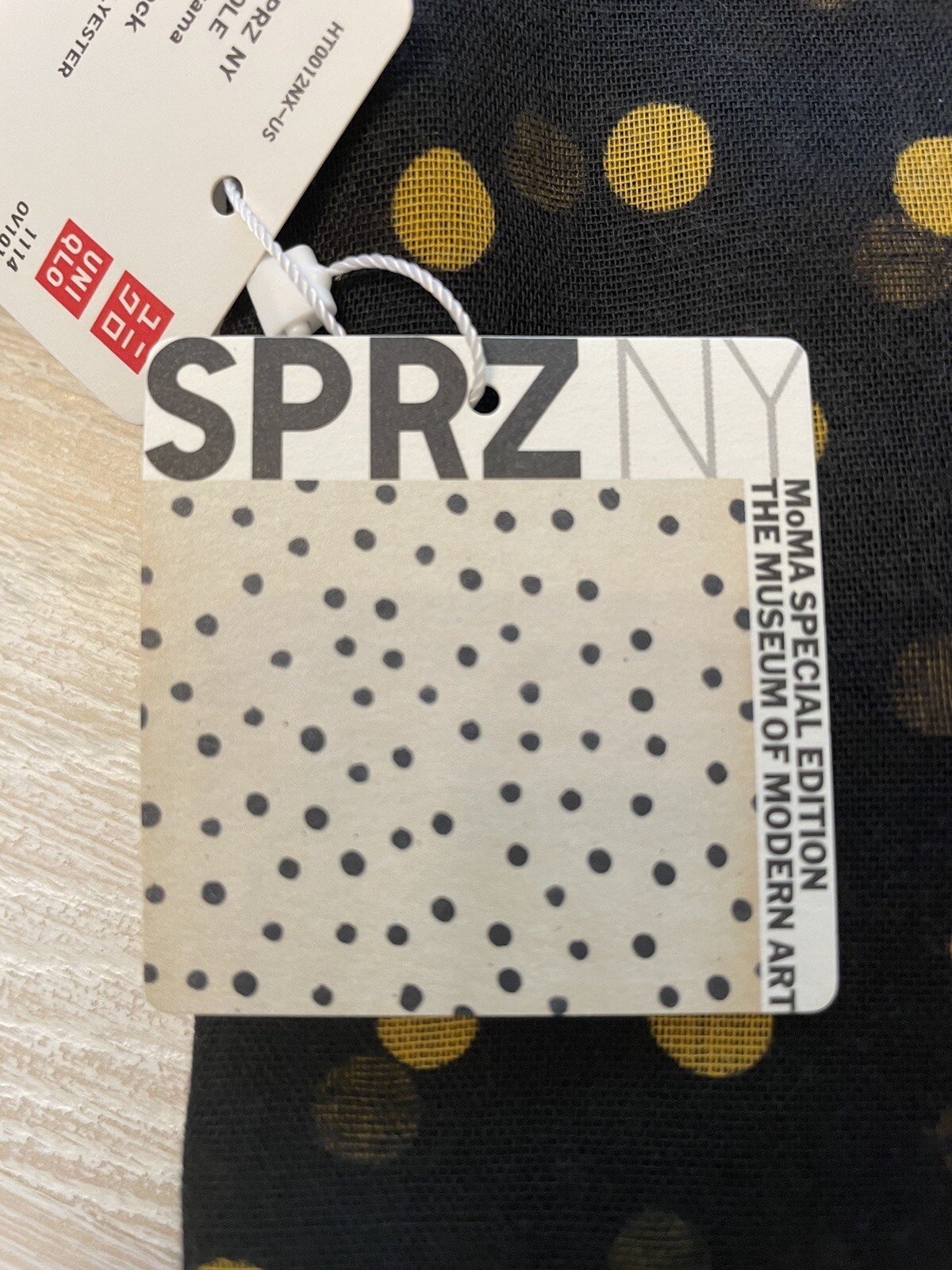 Yayoi Kusama MOMA x UNIQLO Dots Scarf SPRZ NY 2015, 50 x 50 inch