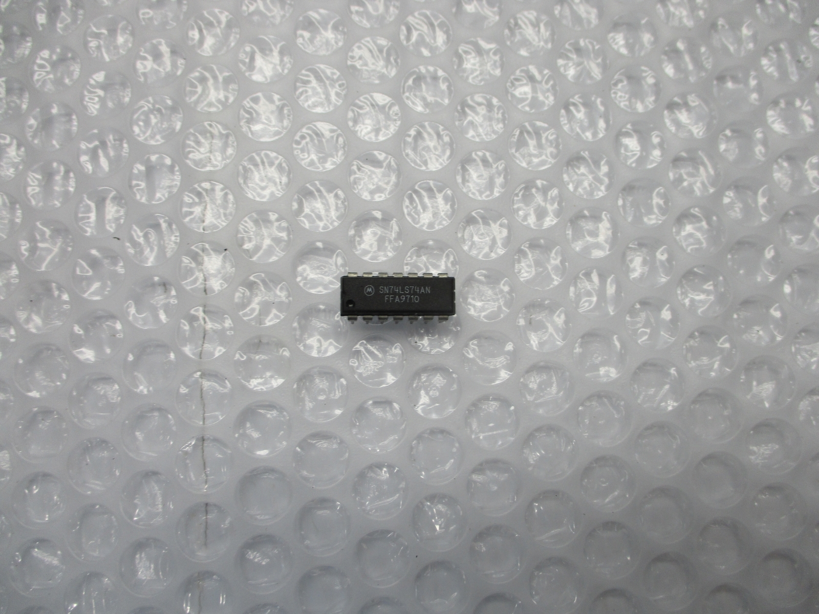MOTOROLA SN74LS74AN INTEGRATED CIRCUIT NSNP