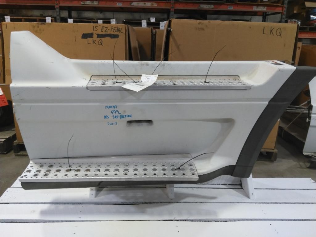 For 2004 FREIGHTLINER COLUMBIA 120 SIDE FAIRING Right , MD