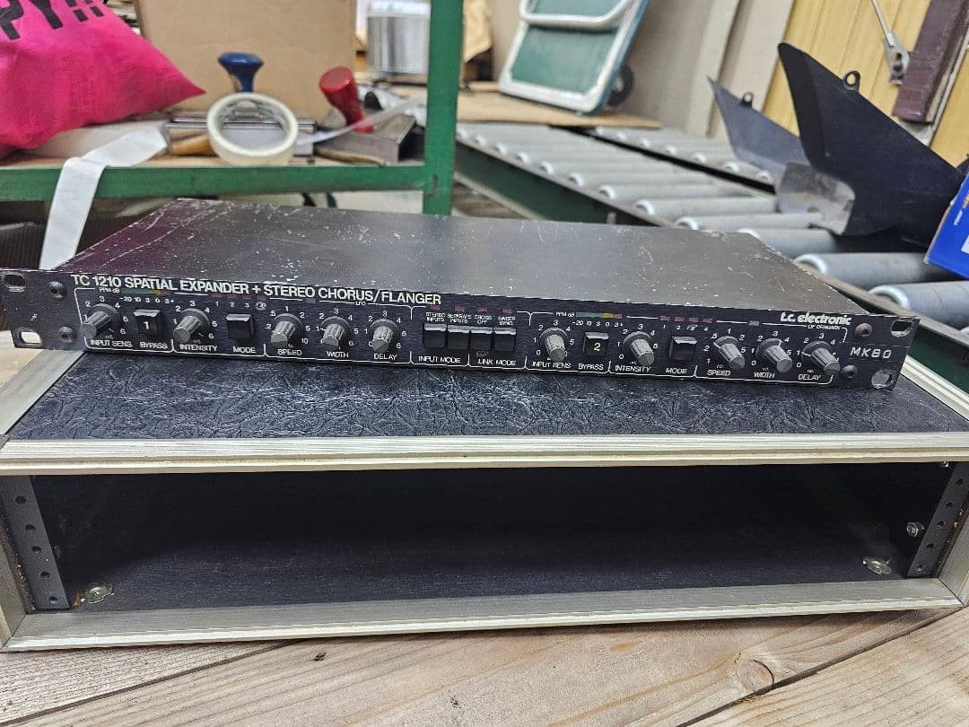 T.C.ELECTRONIC CHORUS TC1210 688258